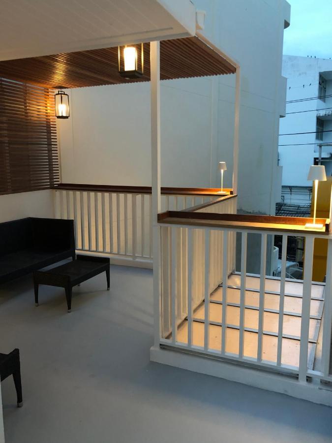 Yellow Door HHQ Eksteriør bilde